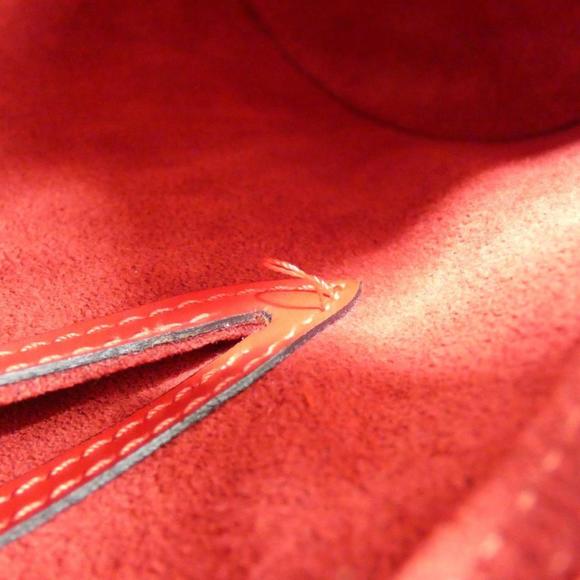 LOUIS VUITTON Red Pouch - Picture 10 of 10